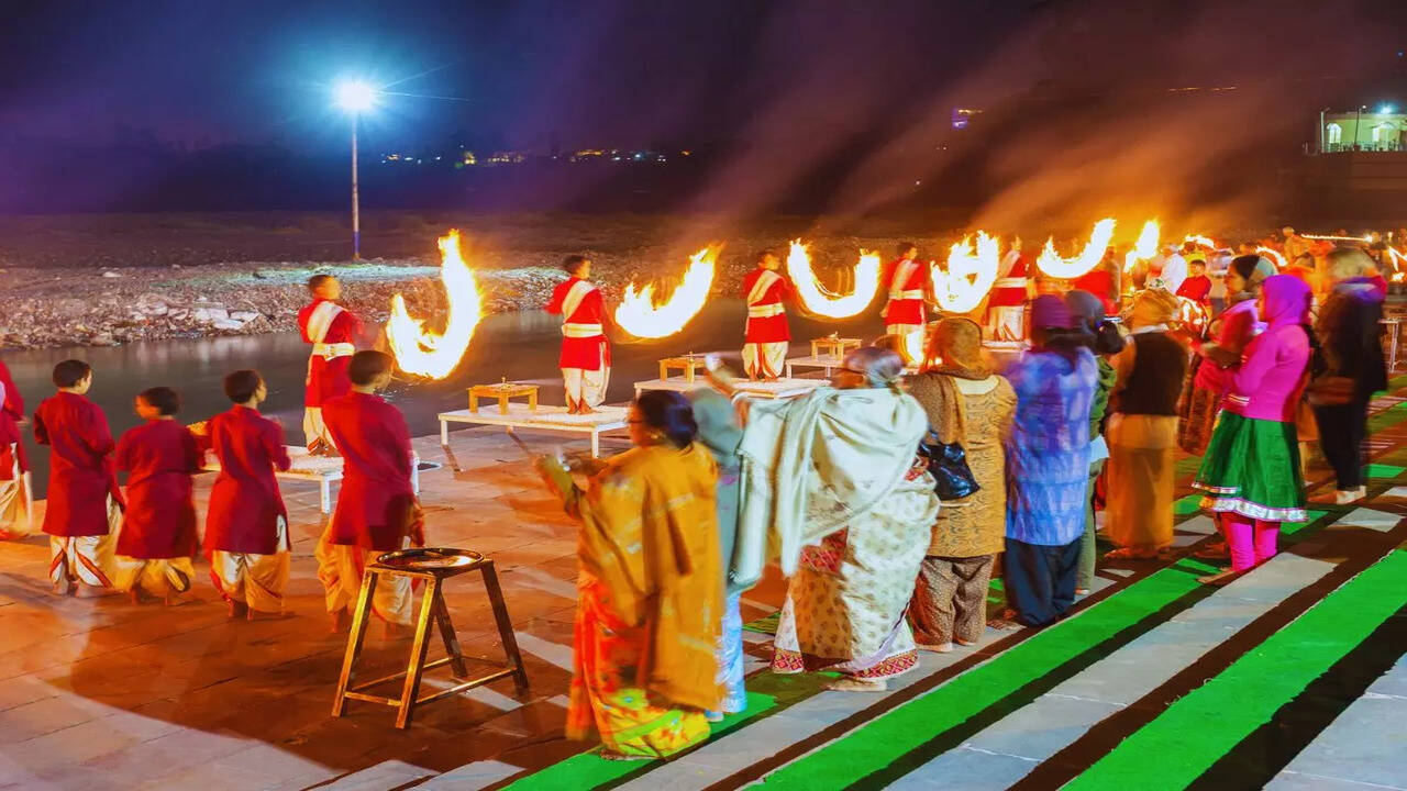 Going to Varanasi and Observing Ganga Aarti
