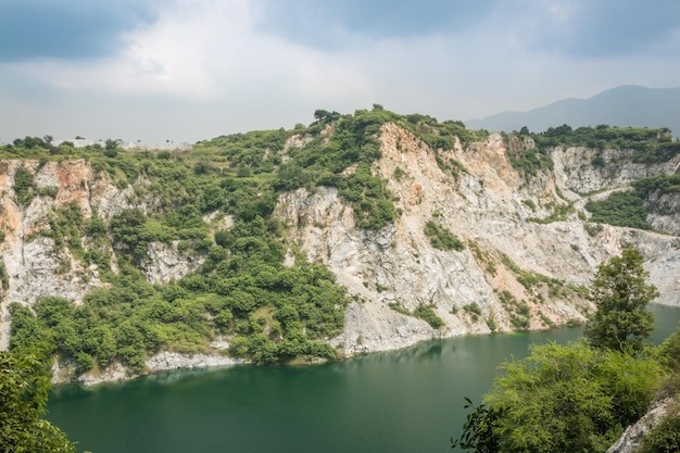 Overview of Hundru Waterfall
