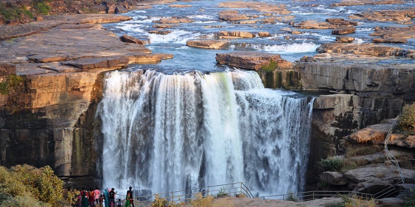 Best Waterfalls in Madhya Pradesh for Family Trip