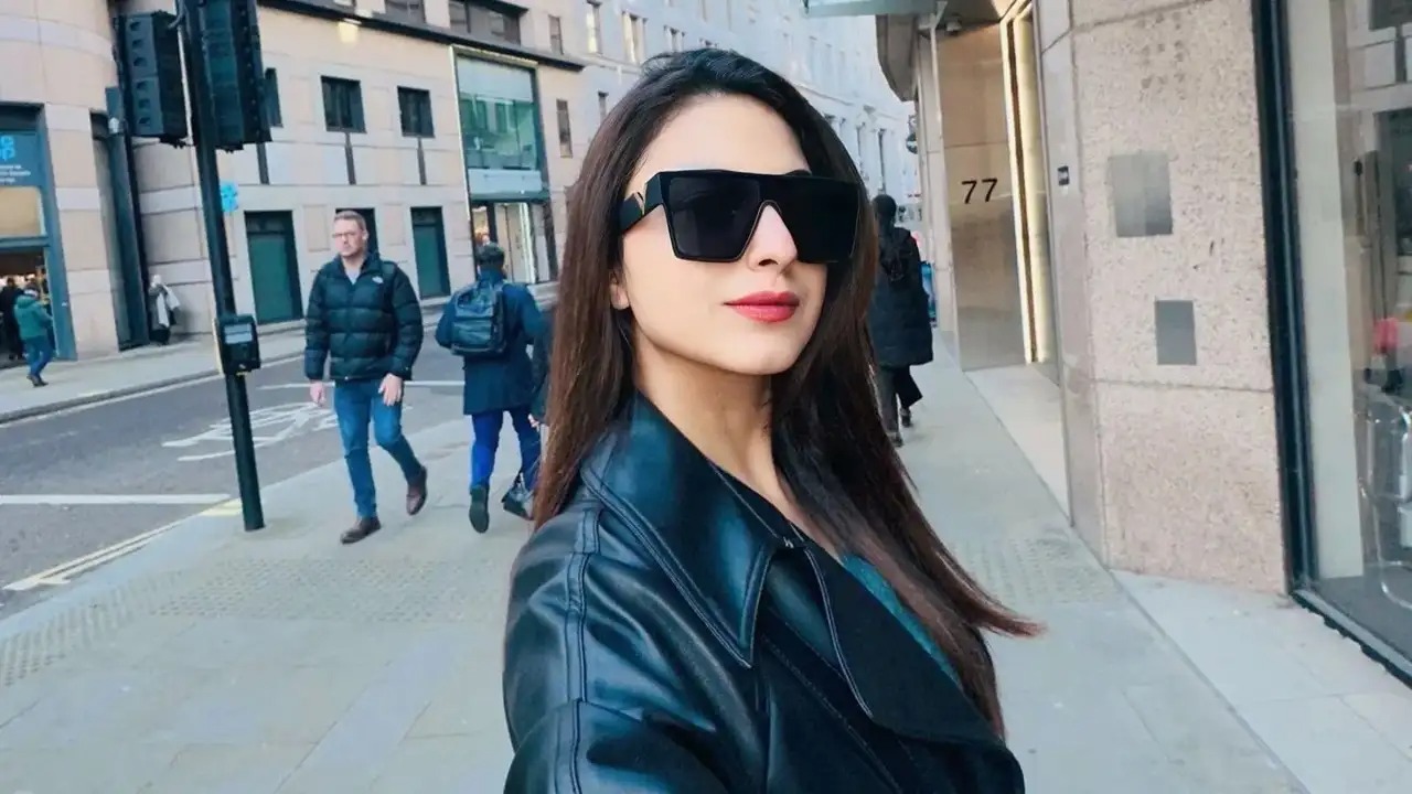 Bigg Boss Farhana Bhatt Little Black Dress
