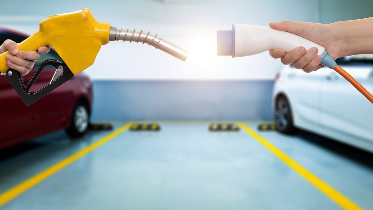 Advantages and Disadvantages of Electric & Petrol Cars