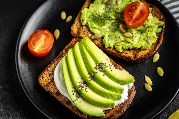 Healthy avocado toast recipe for weight loss topped with tomatoes, cucumbers and chia seeds Healthy avocado toast recipe for weight loss topped with tomatoes, cucumbers and chia seeds