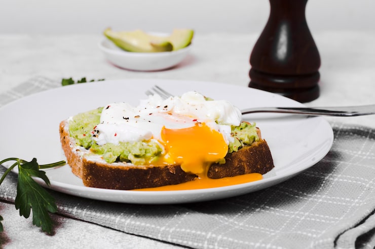 Best avocado toast recipe with egg four ways poached, fried, scrambled on thick toast Best avocado toast recipe with egg four ways poached, fried, scrambled on thick toast