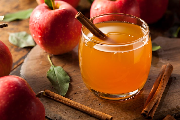 Apple cider vinegar drink recipe with lemon and cinnamon in an Indian kitchen setting for weight loss.